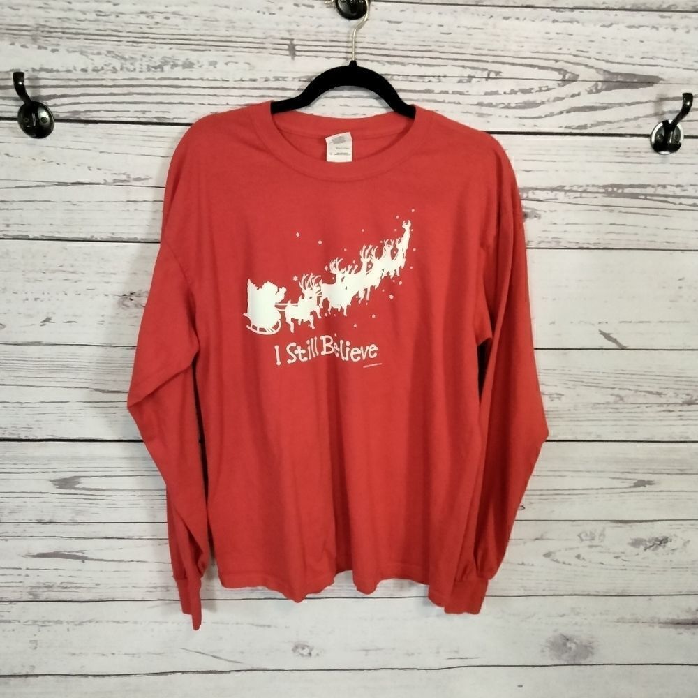 "Gildan" woman's shirt